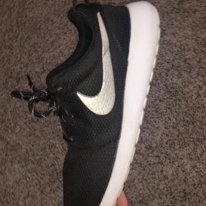 WOMENS ROSHE ONE WOMENS SHOE